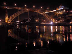 Pont Luis I lit up at night (Porto)